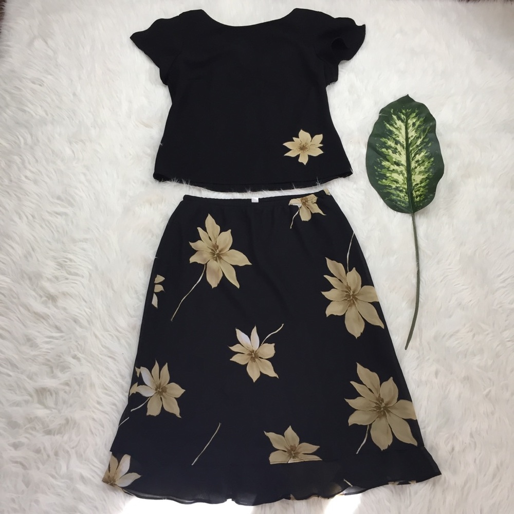Studio I 2 piece skirt set size 10